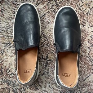 UGG womens slip on shoes/sneakers